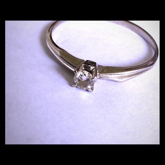 1/4 carat diamond white wedding band - Picture 1 of 1